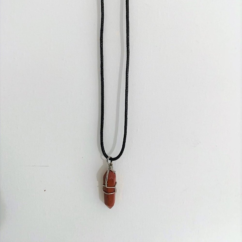 CRYSTAL POINT CHARKA PENDANT HEALING NEGLACE